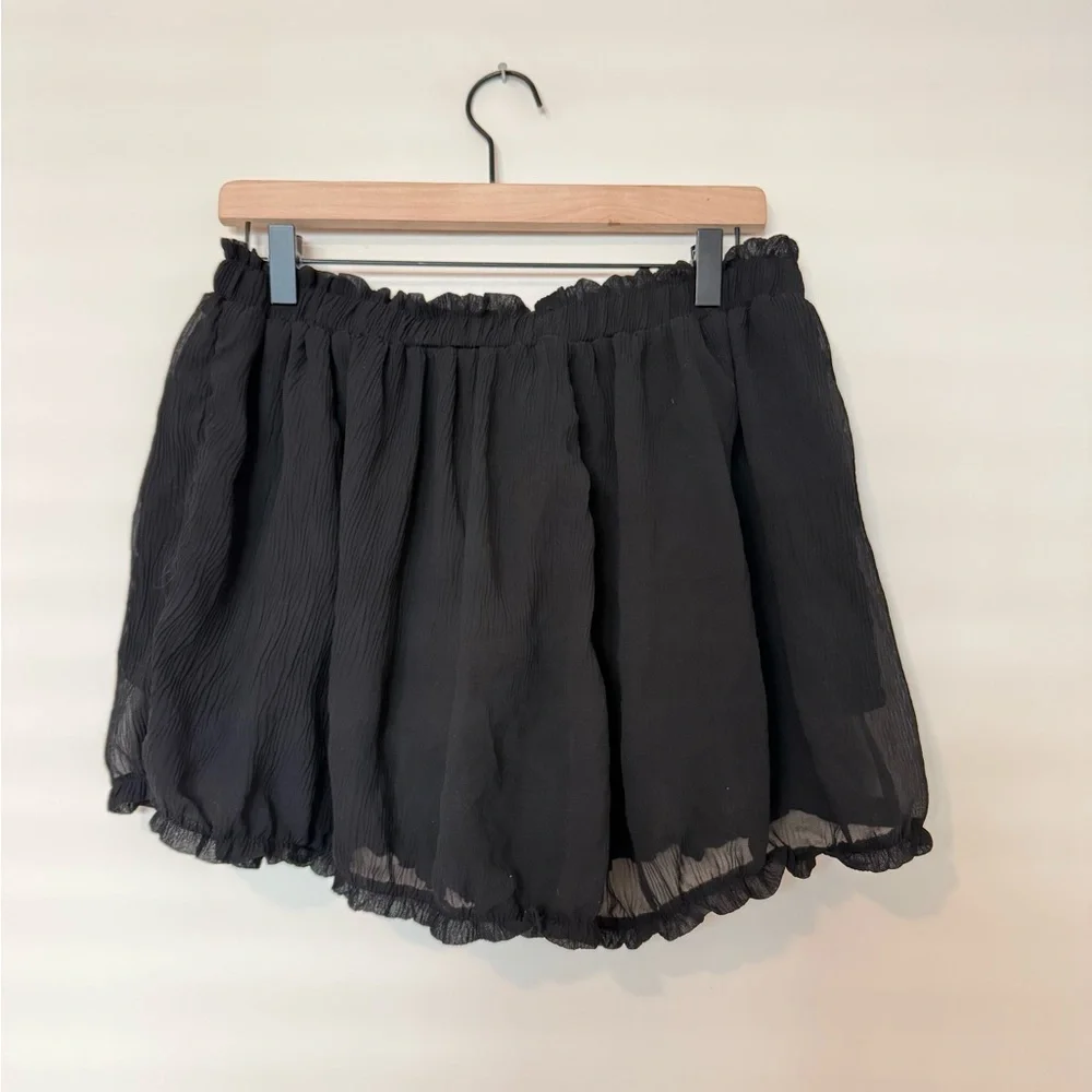 Lulus NWOT Style Update High Waisted Shorts in Black Size Large